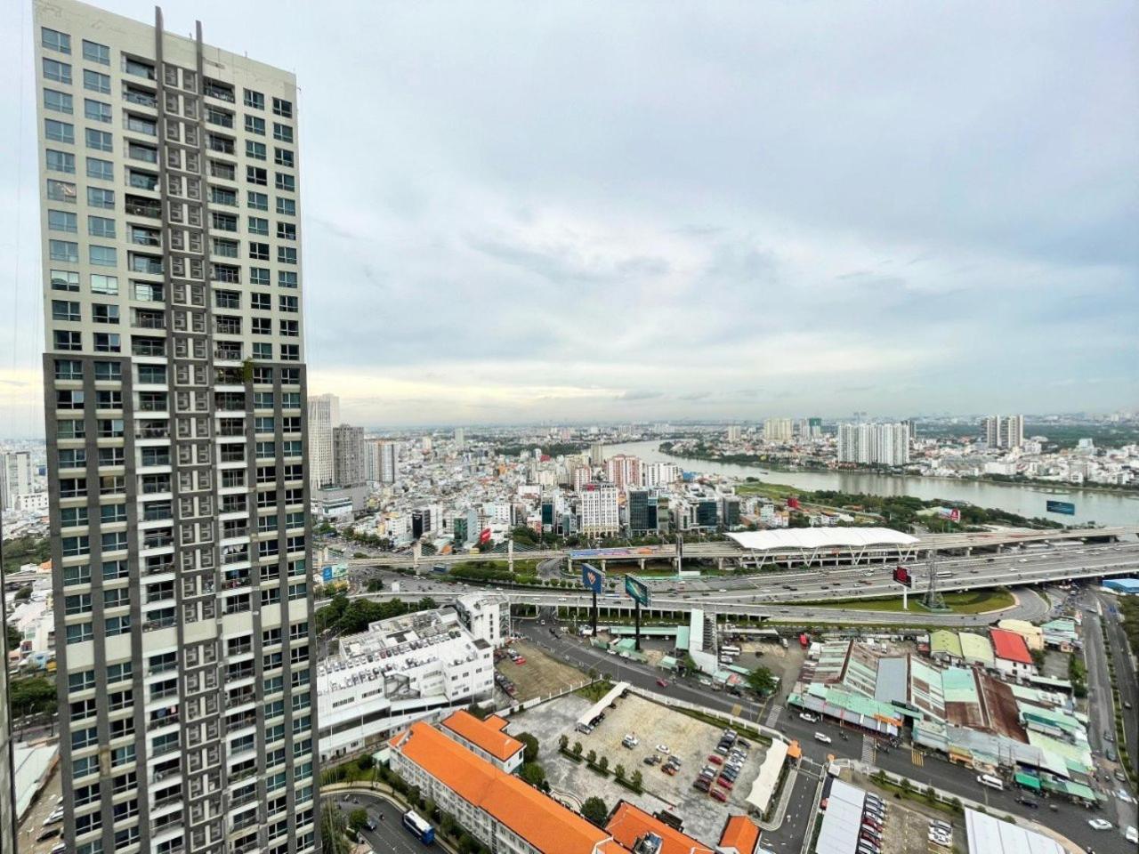 Urban Heights Rentals Landmark 81 ホーチミン市 エクステリア 写真